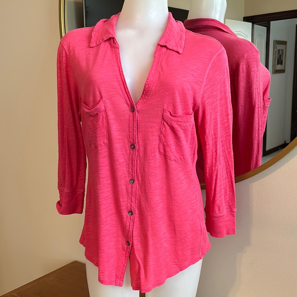 Express vintage top. Small hole on shoulder, see pics. Coral, Sz M